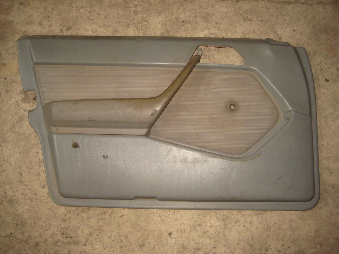 Карта обшивки дверей передньої лівої універсал Мерседес-Бенц Mercedes-Benz W124