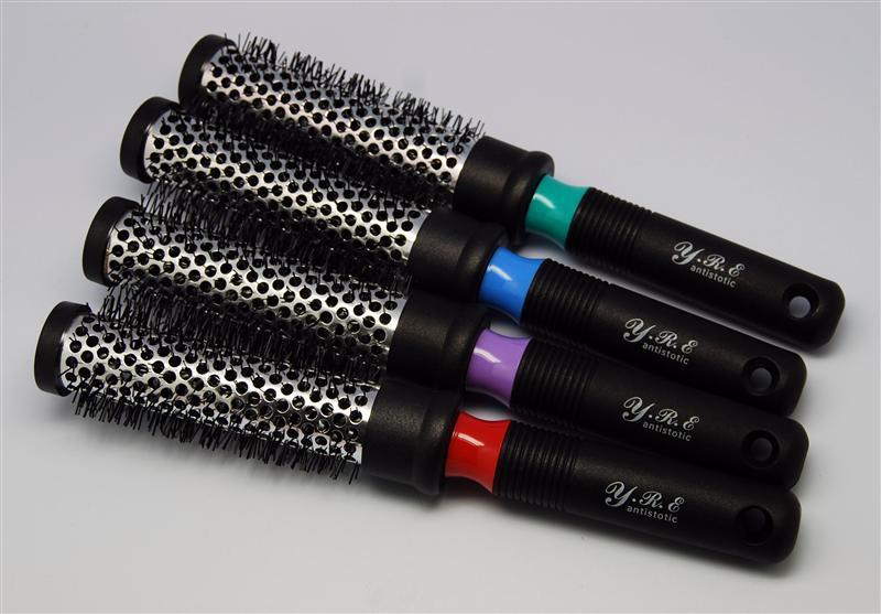 Гребінець термо круглий 9812