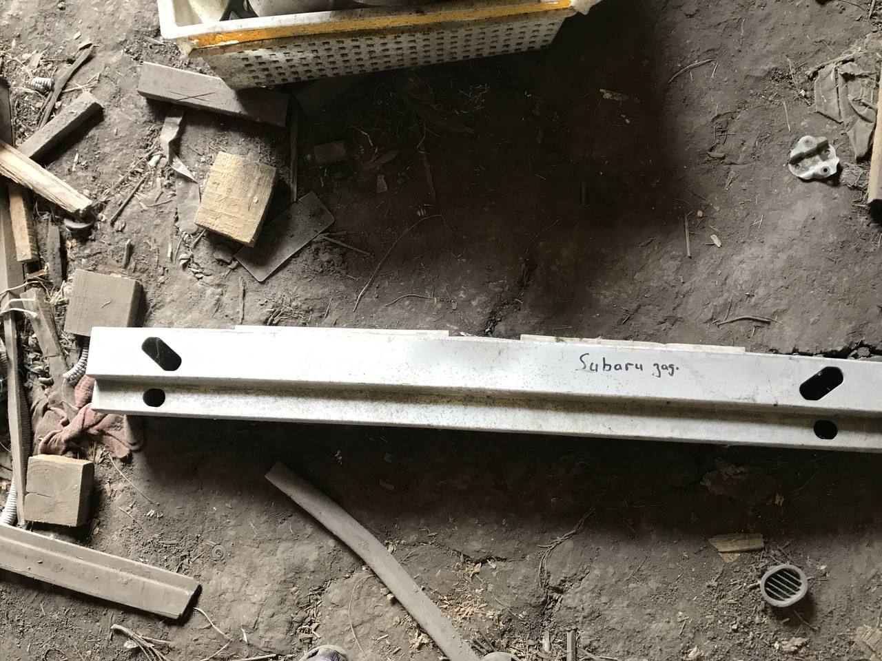 Усилитель заднего бампера Subaru Legacy Outback B13 б/у