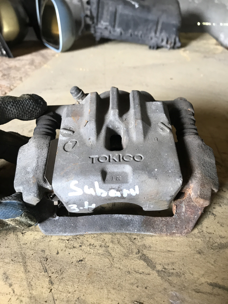 Суппорт задний левый Subaru Legacy Outback B13 б/у