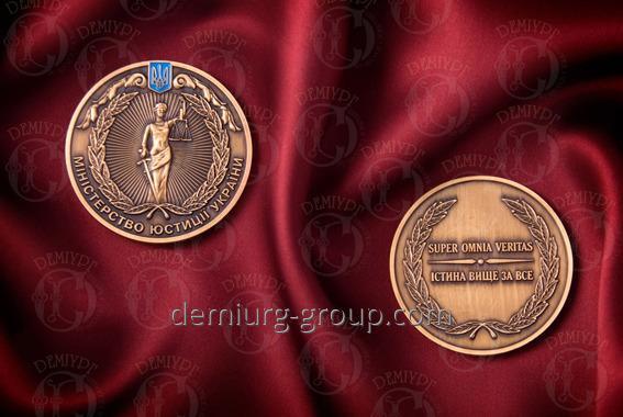 Медаль с чернением и эмалями