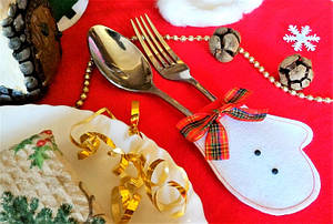 Рукавиця новорічна для столових приладів біла