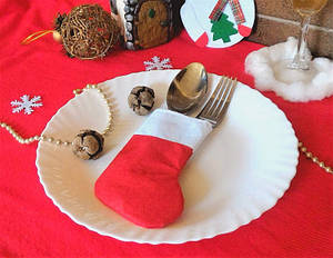 Новорічний чобіток для столових приладів червоний 01