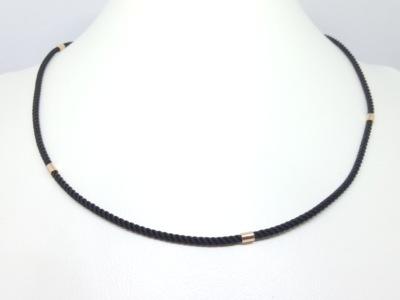 Ювелірний шнурок з текстилю з золотими вставками. 950086 40