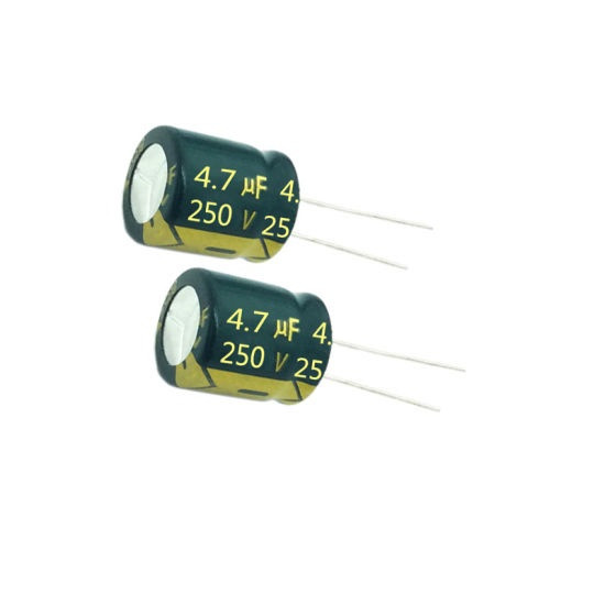 Конденсатор 4.7uF 250V  4.7мкф 250в   8*12 мм