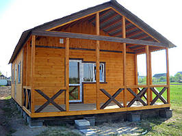 Будинок дерев'яний збірний 9 м х 6 м з терасою з оздобленням фальшбрусом