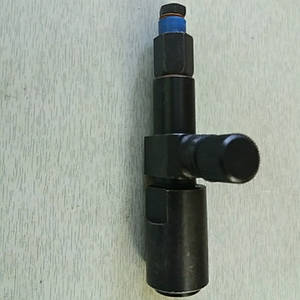 Форсунка у зборі старого зразка дизельного двигуна 175n