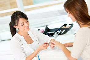 Курс "УНІВЕРСАЛЬНИЙ САЛОННИЙ МАЙСТЕР НІГТЬОВОГО СЕРВІСУ" + ПОДАРУНОК "КУРС НАРОЩУВАННЯ ВІЙ"