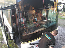 Изготовление и замена лобового стекла на автобус MAN 18.420 HOCL (S 2000)  в Никополе (Украина). 2