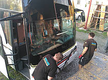 Изготовление и замена лобового стекла на автобус MAN 18.420 HOCL (S 2000)  в Никополе (Украина). 14