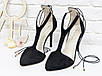 Нарядні туфлі з подовженим носиком, на лакової шпильці, виконані з натуральної замші чорного кольору, фото 3