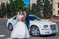 Кортеж автомобілів на весілля Chrysler 300c (Білий Крайслер на весілля)  