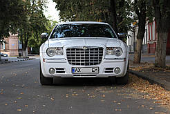 Кортеж автомобілів на весілля Chrysler 300c (Білий Крайслер на весілля)  