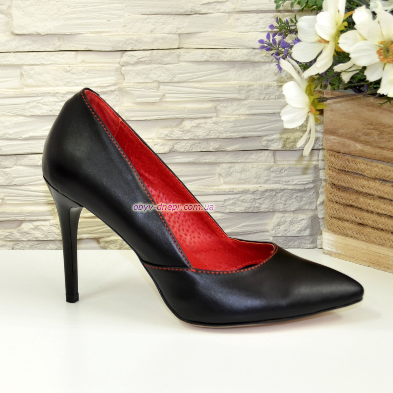 Классические женские туфли на шпильке, из натуральной кожи черного цвета - фото 2 - id-p780460831