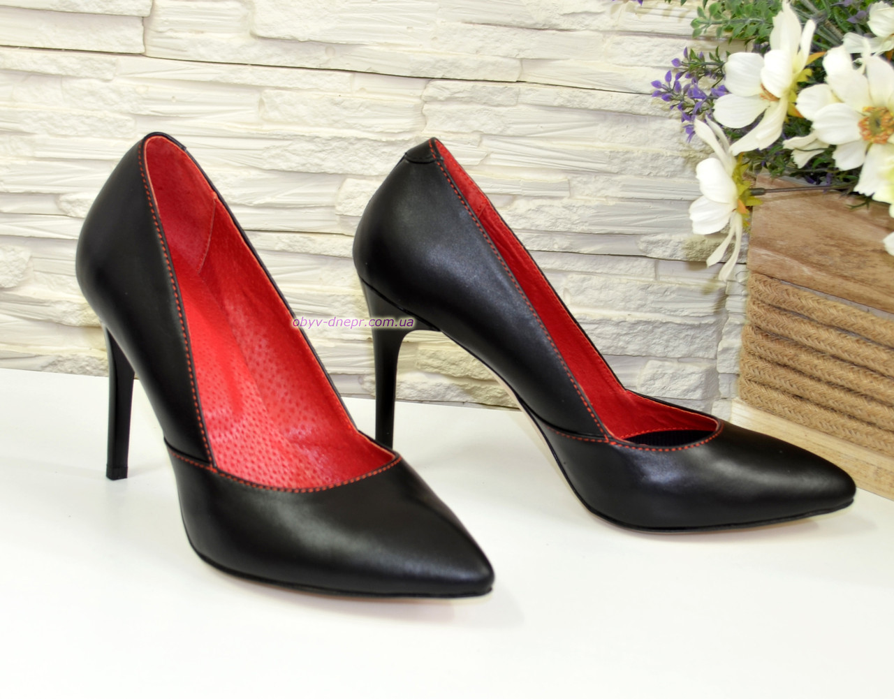Классические женские туфли на шпильке, из натуральной кожи черного цвета - фото 3 - id-p780460831