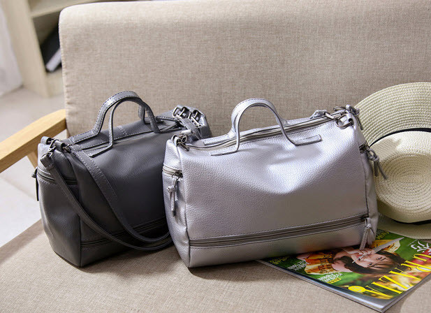 Жіноча сумка-бочечка міського типу