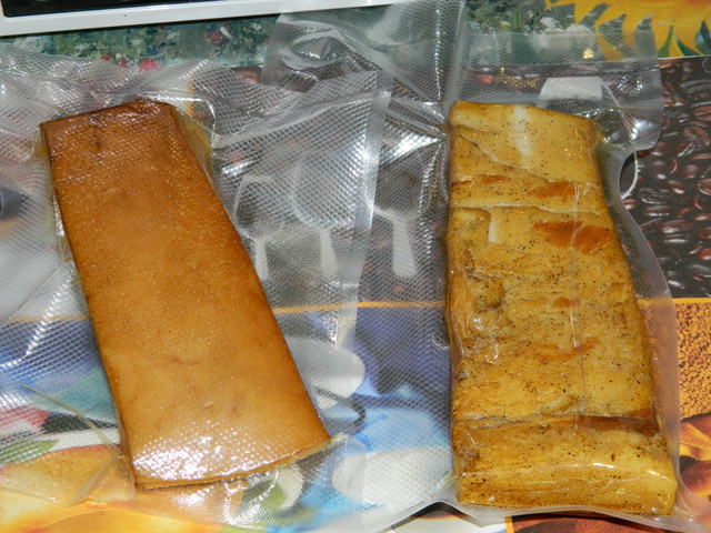 Сало холодного копчення у вакуумній упаковці