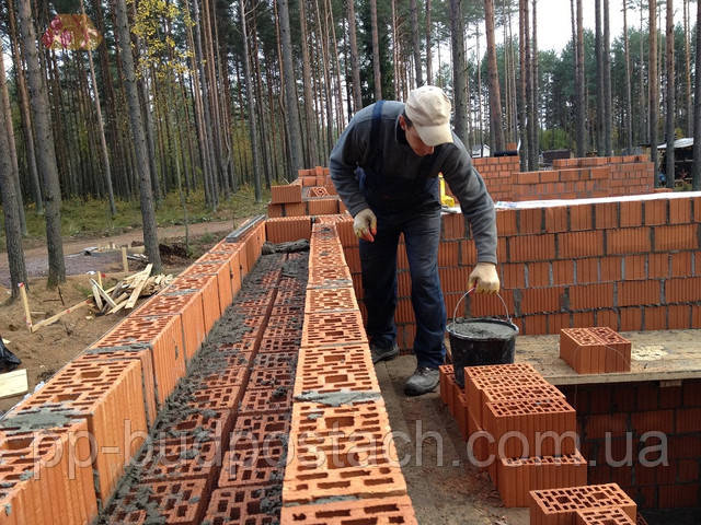 Кладка  стен из кирпича