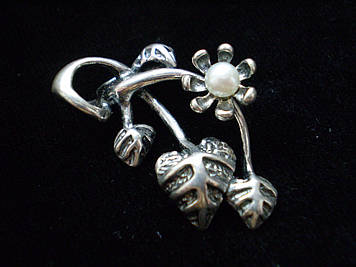 ВЕТКА С ЦВЕТОЧКОМ