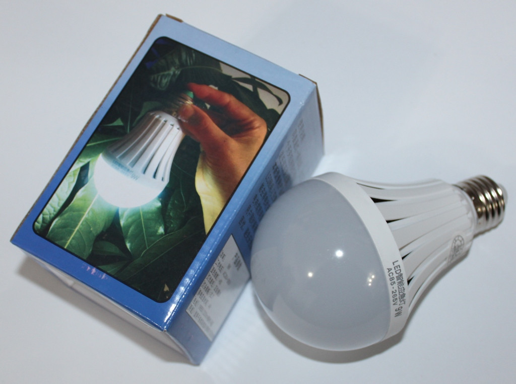 LED лампа с резервным питанием 9w - фото 1 - id-p64964413