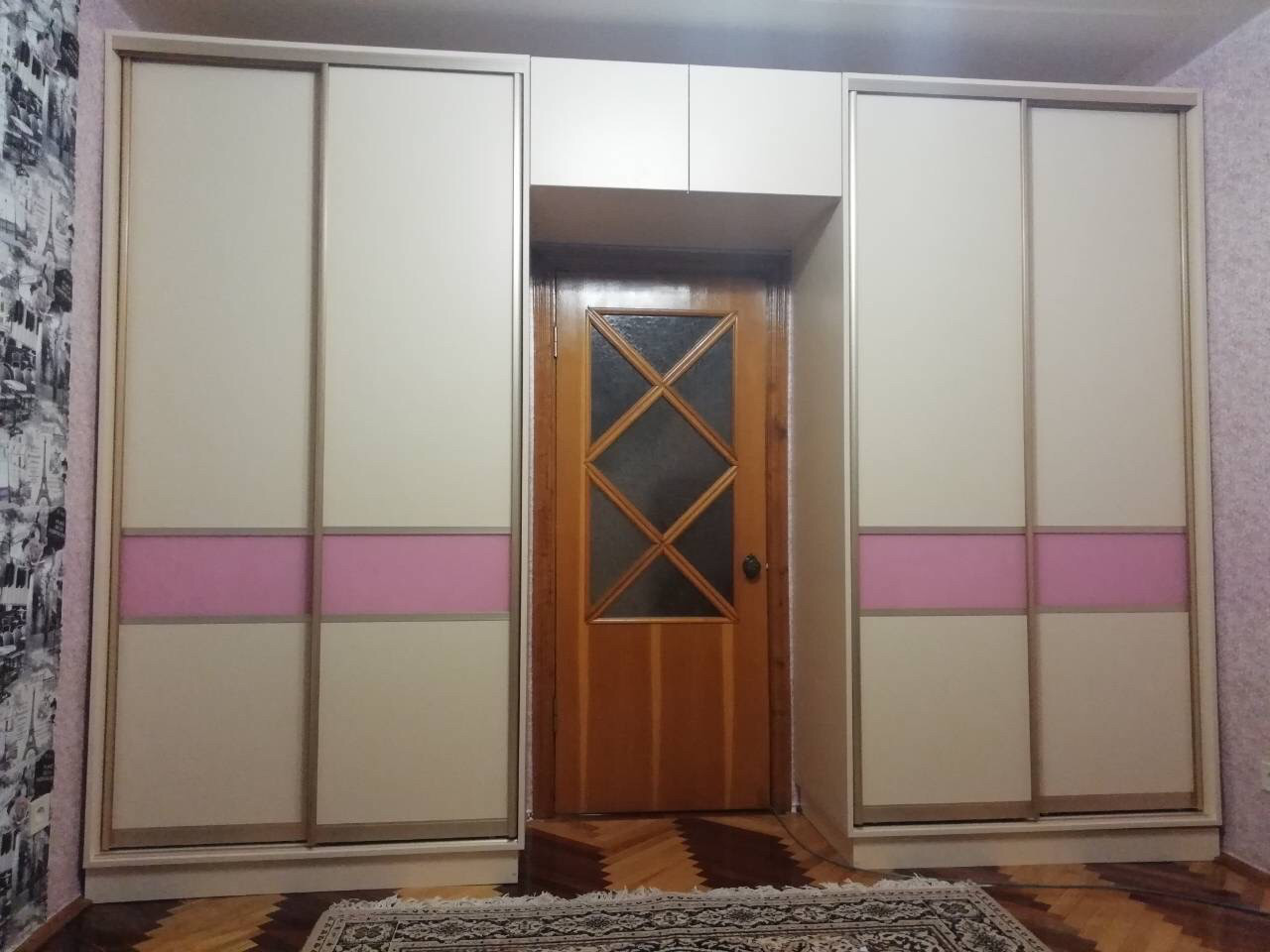 Шафа купе з проходом в іншу кімнату V129