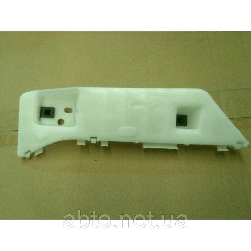 Кронштейн бампера переднього правий (седан) Geely EC-7 1068001656
