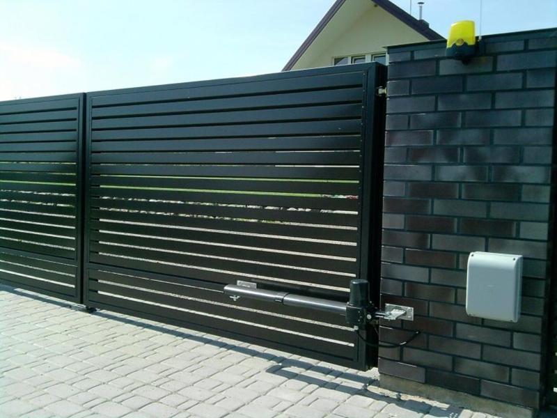 Розпашні ворота жалюзі з ламелей 3000х2000