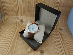 Подарункова шкіряна коробка для годинника — чорна з подушечкою — на пружині