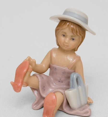 Порцелянова фігурка "Маленька модниця" Pavone CMS - 12/18