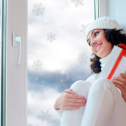 Новорічний декор наклейка на скло Кришталеві сніжинки (вінілова матова самоклейна плівка) матова