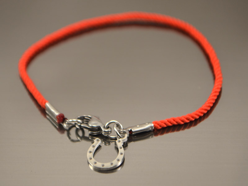 Червоний браслет від сочка із шовку з підковкою, фото 1