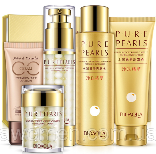 Набір Bioaqua PURE PEARLS з п'яти засобів для догляду за шкірою для обличчя з перлинною пудрою.