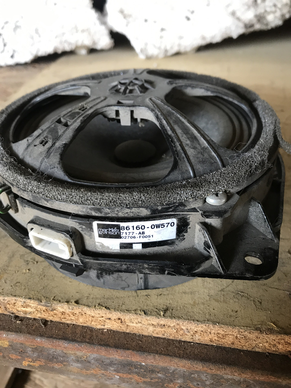 Динамик задней двери Lexus б/у