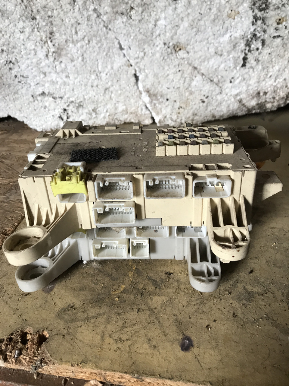 Блок реле и предохранителей левый Lexus LS 430 б/у