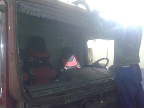 Изготовление и замена лобового стекла на грузовике MAN TGL 8.180 в Никополе (Украина) 4