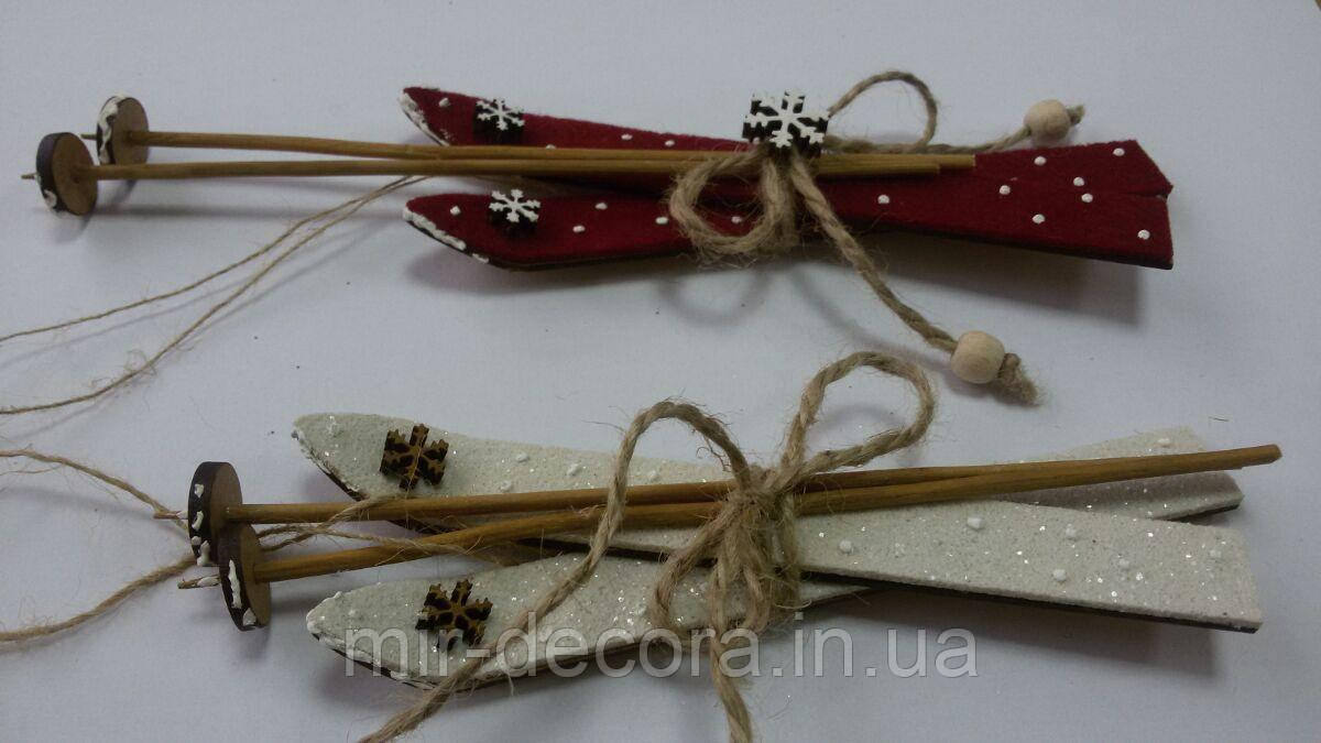Іграшка на ялинку дерев'яна "Лижі" пак.1