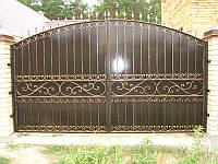 Ворота кованые распашные с завитками