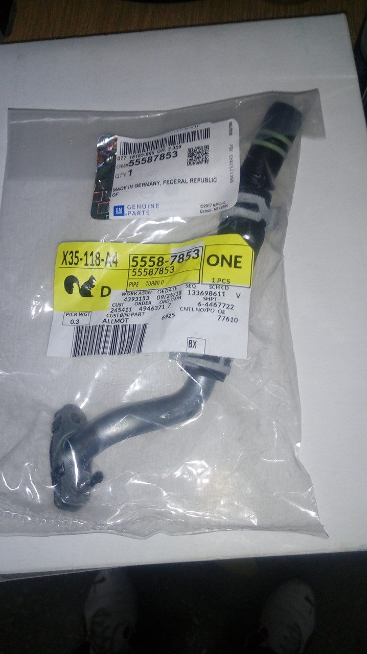 Трубка поворотна олійна для зливання олії з турбіни GM 55587853 A14NEL A14NET B14NEL B14NET OPEL Astra-J