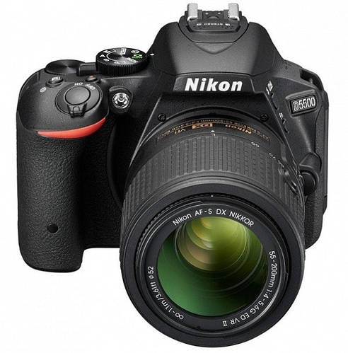 Компанія Nikon офіційно представила свою нову дзеркальну камеру D5500.