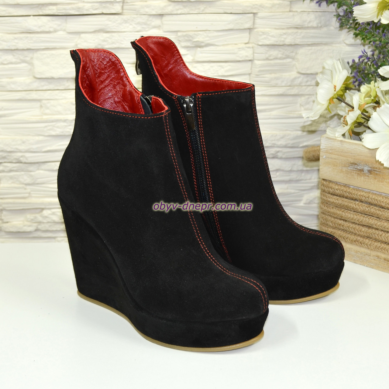 Черевики жіночі замшеві на платформі, декоровані блискавкою, фото 1