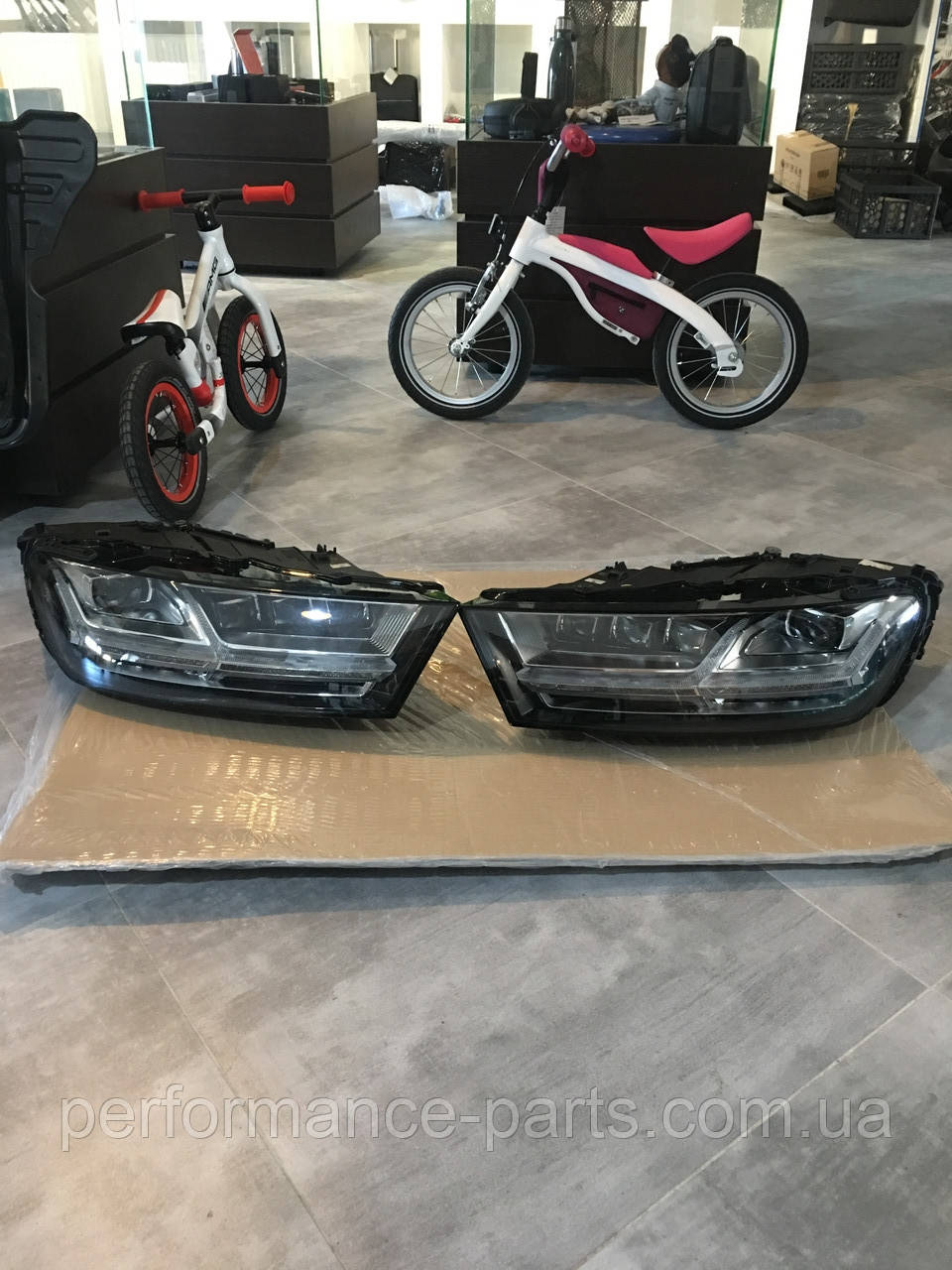 Фари головного світла AUDI Q7 2015- MATRIX 4M0941035 4M0941036, Оригінал. Б/У.