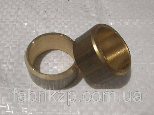 Д08-002 Втулка насоса оливного (латунь)