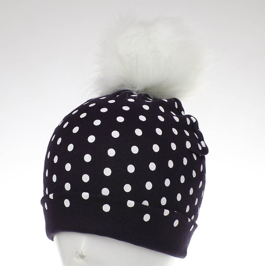 Шапка трикотажна з білим помпоном чорна в білий горошок