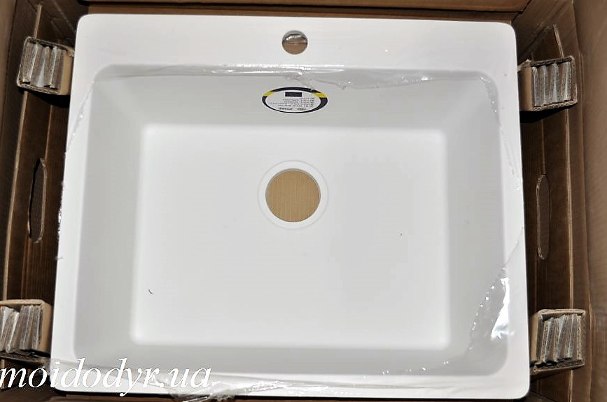 Мийка кухонна гранітна врізна в один рівень із стільницею Vered D-1000 White Granit