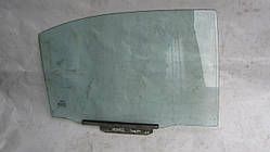 Скло дверцят задньої правої Toyota Avensis T250 2003-2008 6810305100