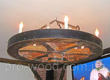 Люстра "Колесо від телеги" дерев'яна з ковкою, фото 1