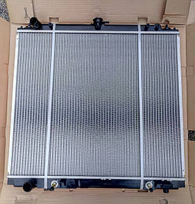 Радіатор Nissan Pathfinder радіатор Ніссан Пасфаїндер