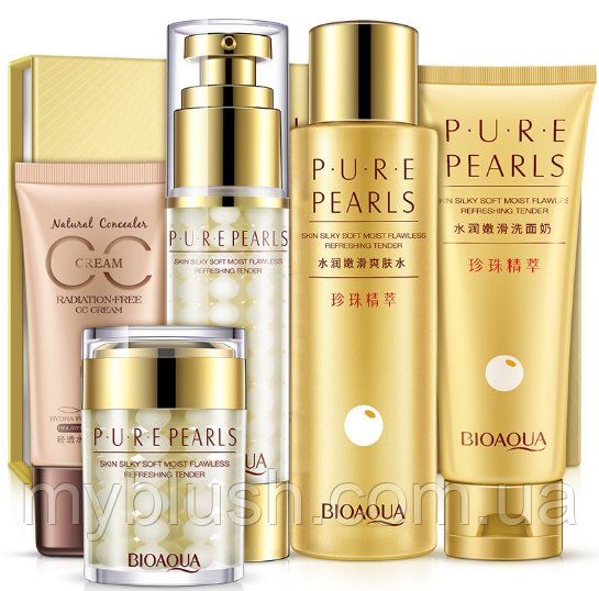 Набір Bioaqua PURE PEARLS з п'яти засобів для догляду за шкірою для обличчя з перлинною пудрою.