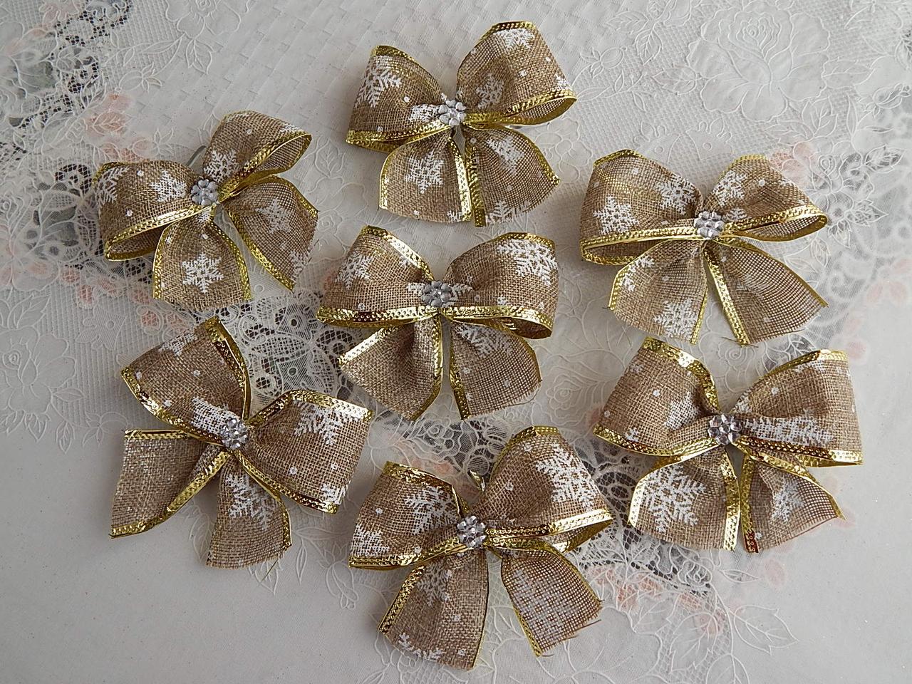 Сучасно модні новорічні банти на ялинку з мішковини