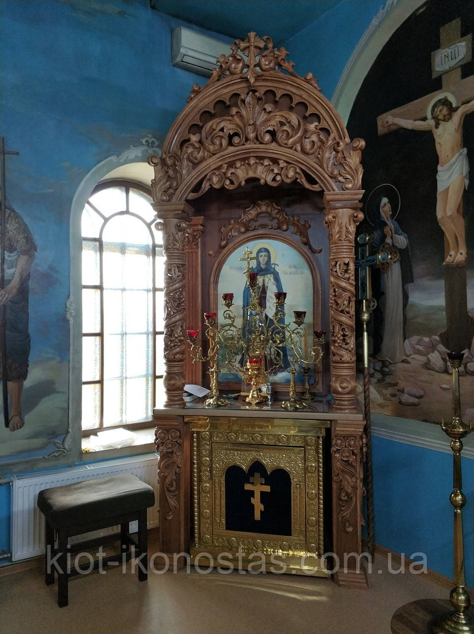 Жертовник різьблений з натурального дерева